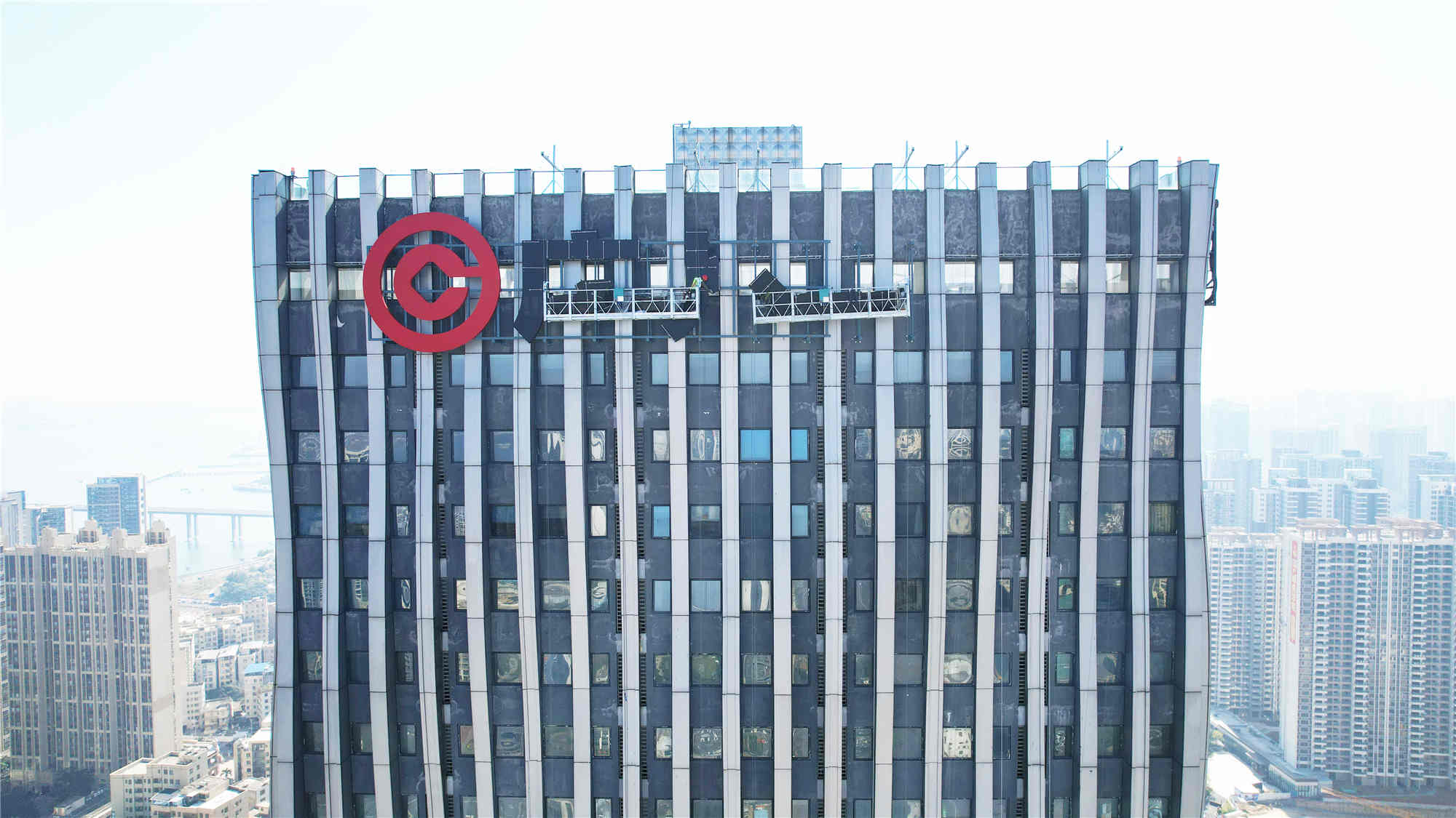高空楼顶发光字为何偏爱渐变色？