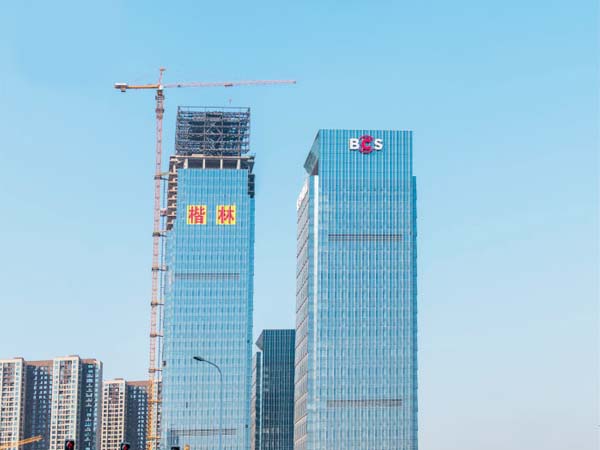 高空楼宇发光字报备对亮度有规定吗？