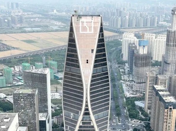 如何进行玻璃幕墙发光字的精准检测？